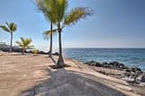 Airy Oceanfront Kailua-Kona Gem w/ Community Pool