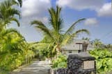 Cozy Kona Coast Apt w/ Lanai ~ 8 Miles to Beach!